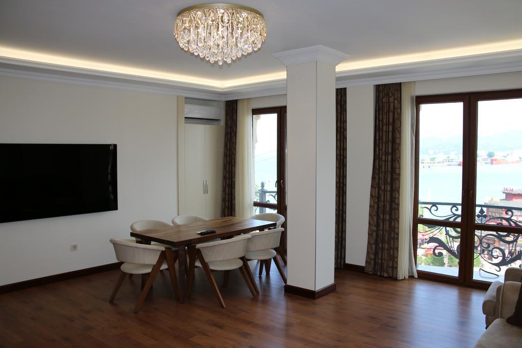 Odisea Apart Hotel Batumi Exteriör bild