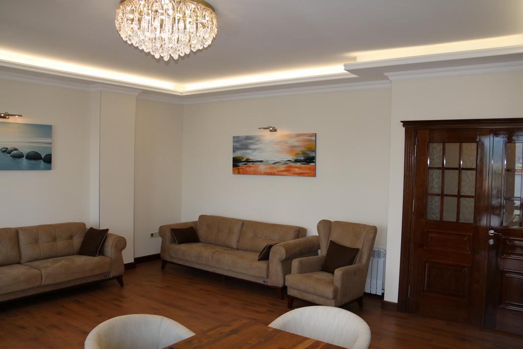 Odisea Apart Hotel Batumi Exteriör bild