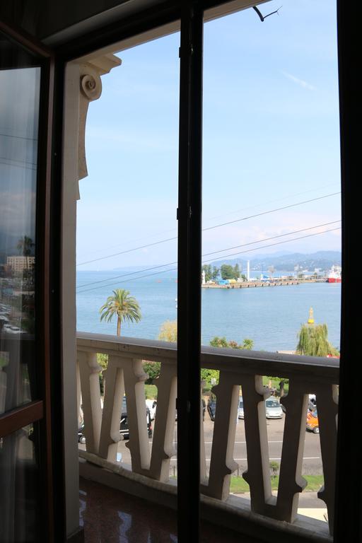 Odisea Apart Hotel Batumi Exteriör bild