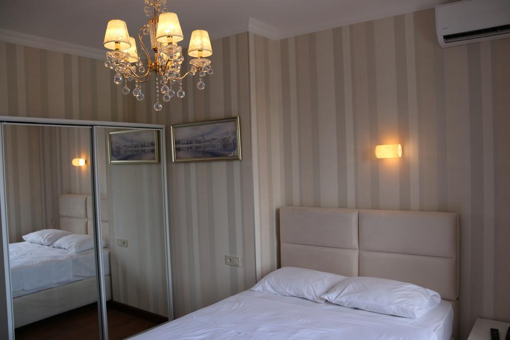 Odisea Apart Hotel Batumi Exteriör bild