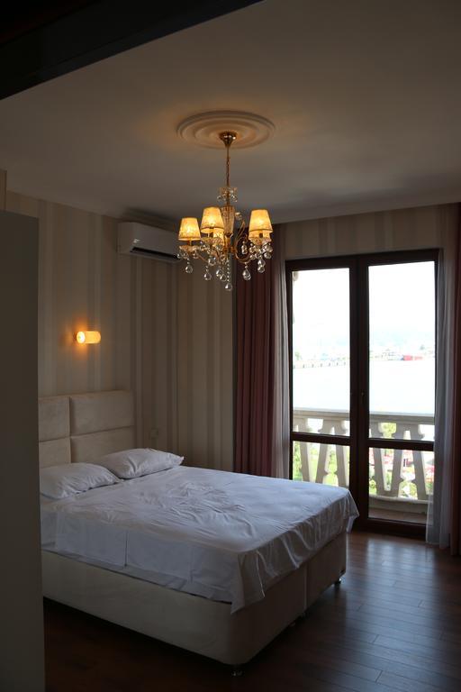 Odisea Apart Hotel Batumi Exteriör bild