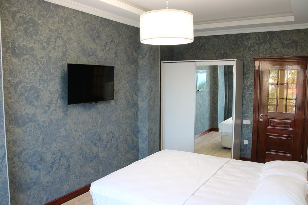 Odisea Apart Hotel Batumi Exteriör bild