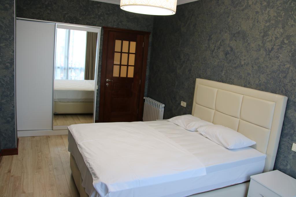 Odisea Apart Hotel Batumi Exteriör bild