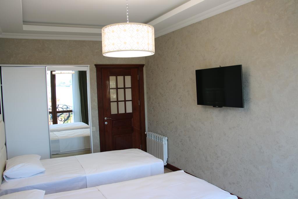 Odisea Apart Hotel Batumi Exteriör bild