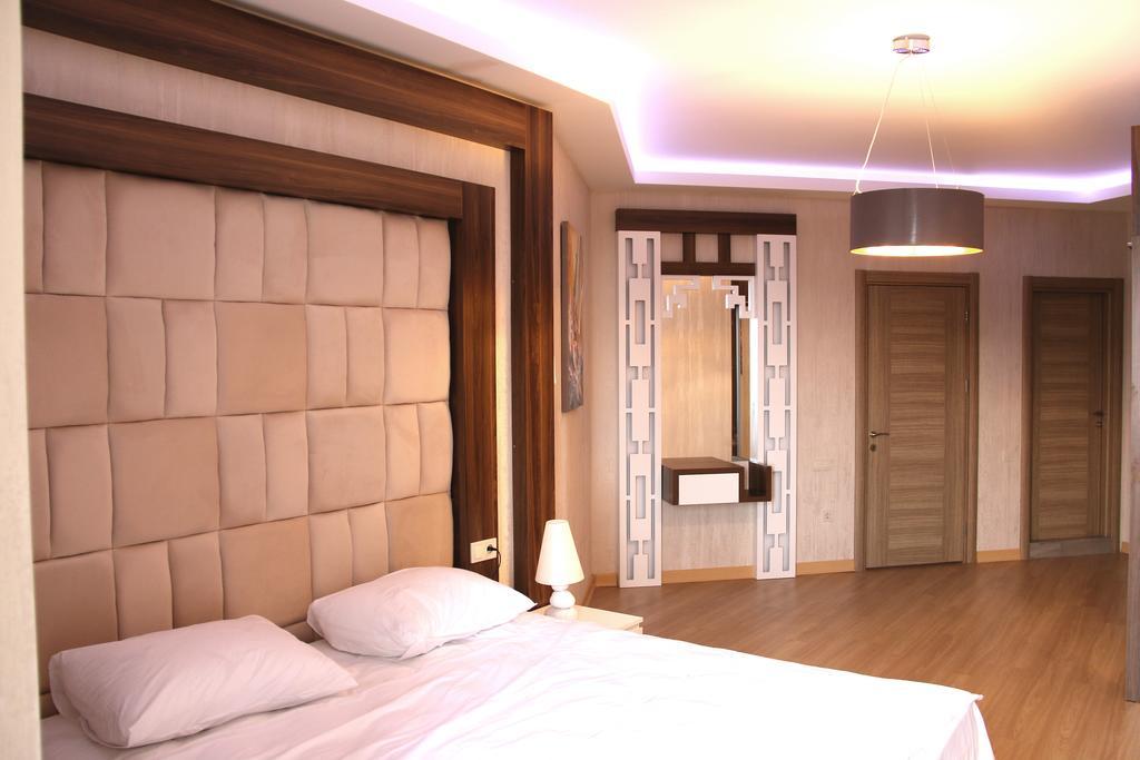 Odisea Apart Hotel Batumi Exteriör bild
