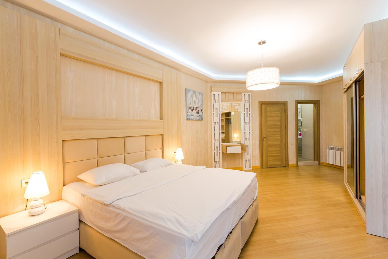 Odisea Apart Hotel Batumi Exteriör bild