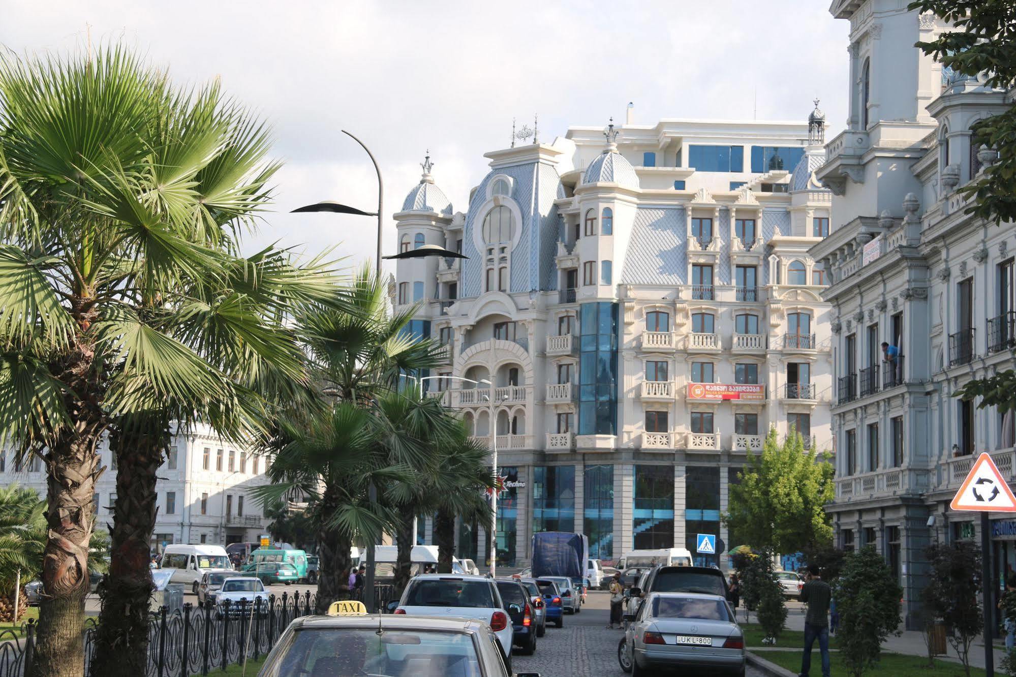 Odisea Apart Hotel Batumi Exteriör bild